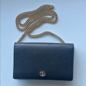 Gucci Black Crossbody Handbag in black GG Marmont